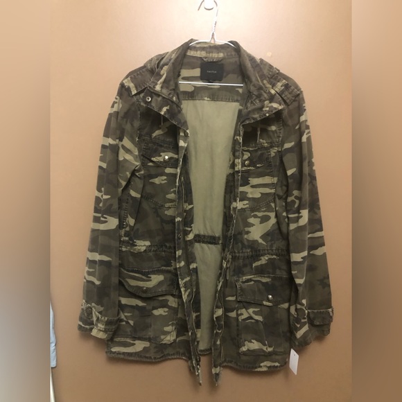 Talula Light Weight Hooded Camo Jacket - Picture 3 of 6